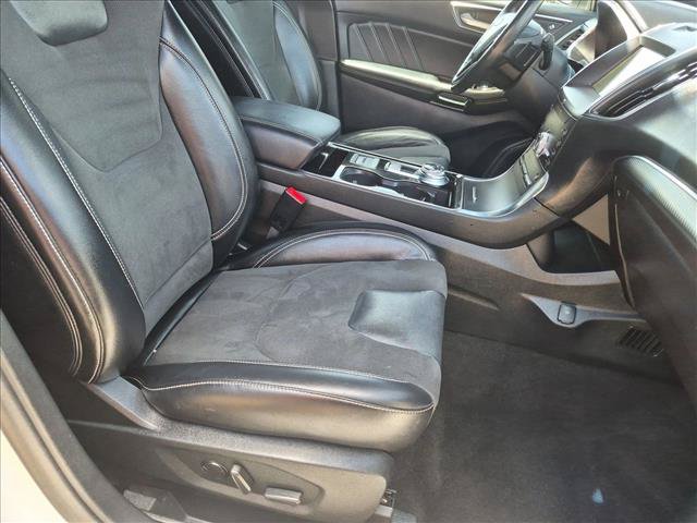 Certified 2020 Ford Edge ST w/ Cold Weather Package AWD/4WD image 23