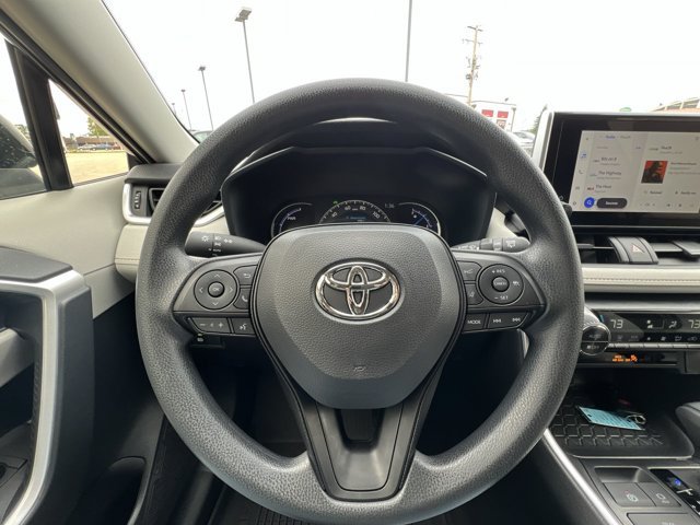 Used 2025 Toyota RAV4 XLE AWD/4WD image 15