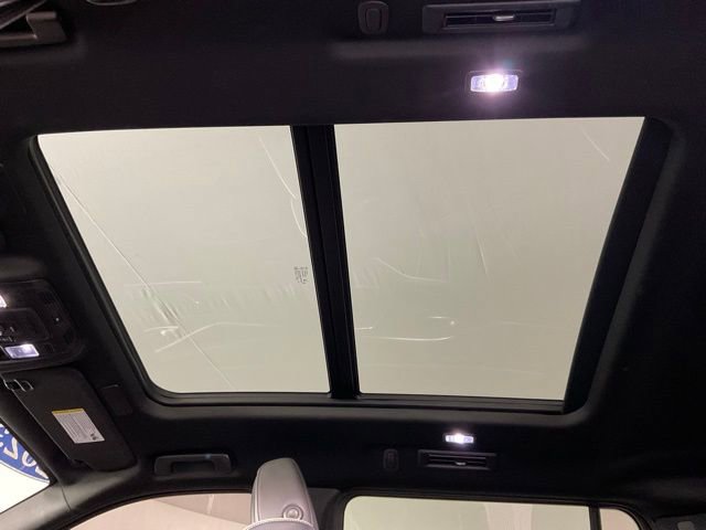 Used 2023 Cadillac Escalade ESV Premium Luxury image 18