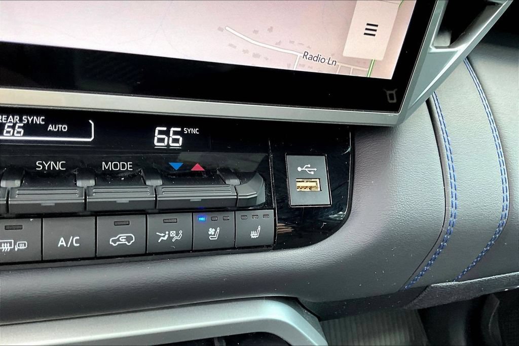 Used 2025 Toyota Sequoia Platinum AWD/4WD image 18