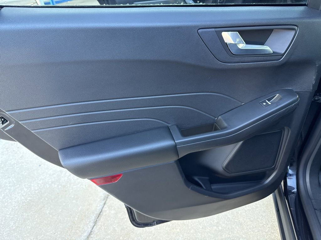 Certified 2022 Ford Escape Titanium w/ Class II Trailer Tow Package image 10