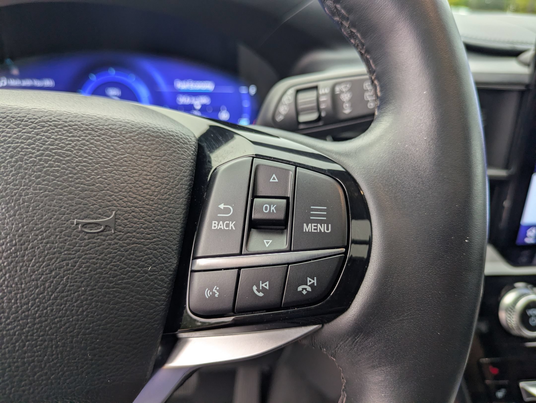 Certified 2023 Ford Explorer Platinum w/ Technology Package AWD/4WD image 19