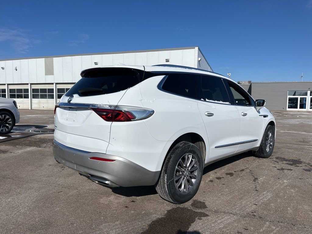 Used 2022 Buick Enclave Essence image 8