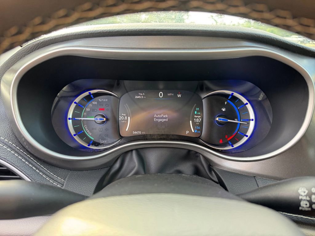 Used 2024 Chrysler Pacifica Limited FWD image 34