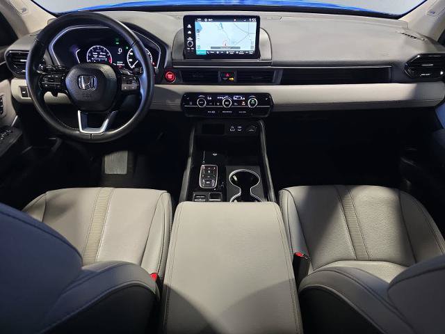 Used 2025 Honda Pilot Touring image 6