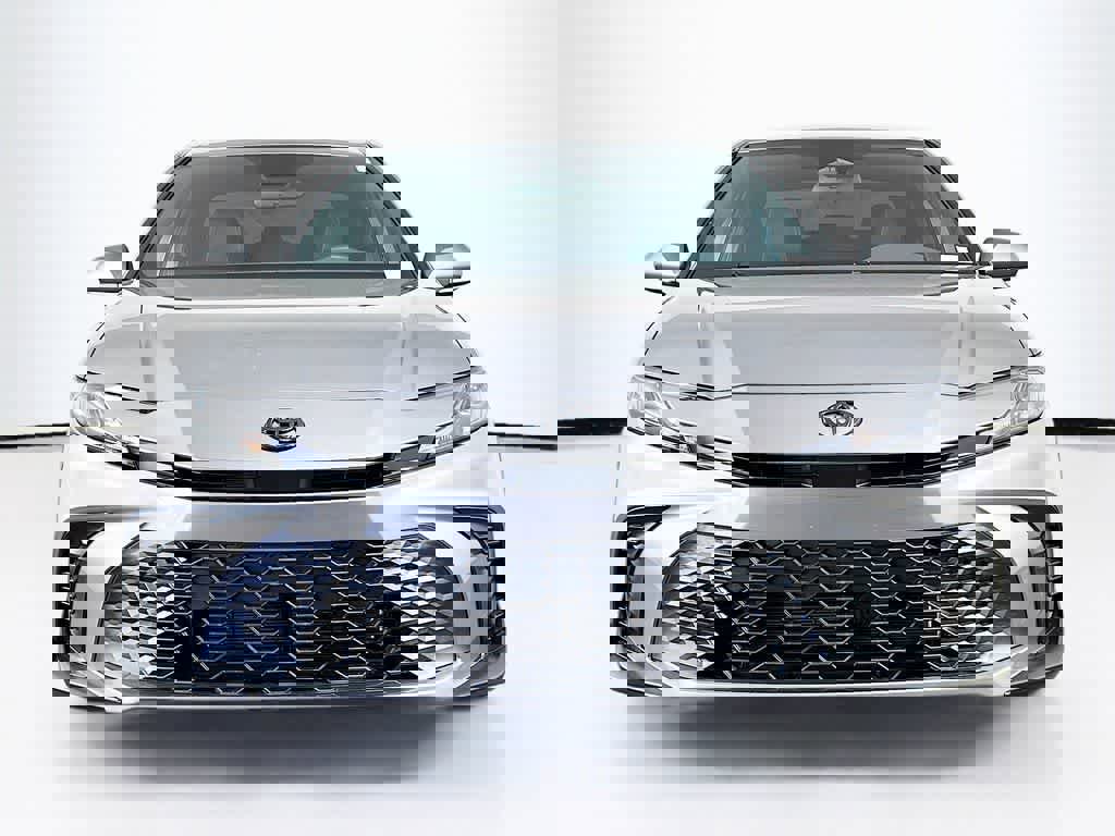 Used 2025 Toyota Camry SE image 6