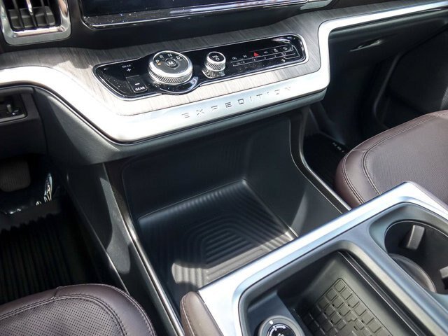 Certified 2025 Ford Expedition Platinum w/ Platinum Ultimate Package AWD/4WD image 26