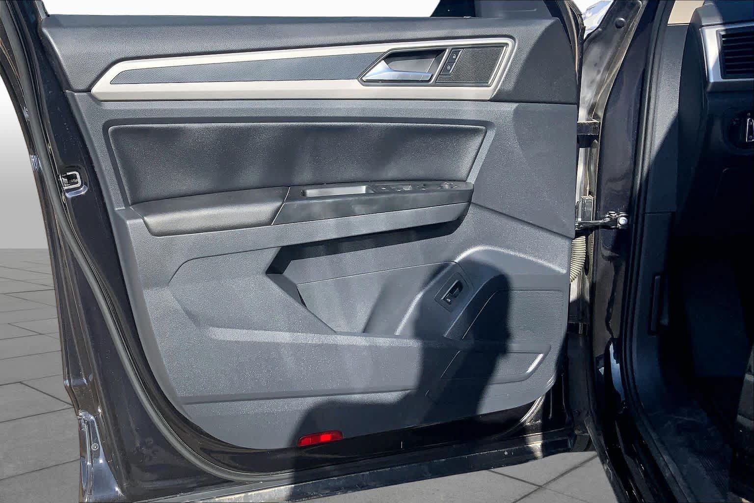 Used 2021 Volkswagen Atlas SE w/ Panoramic Sunroof Package FWD image 21