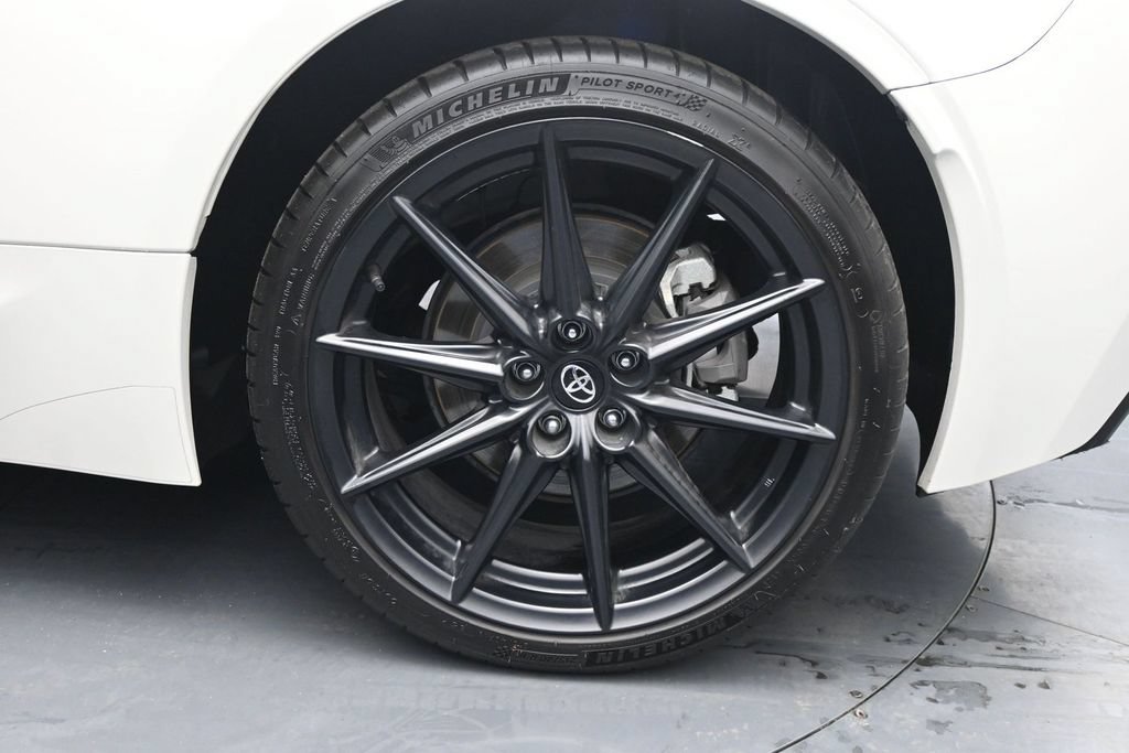 Used 2024 Toyota GR86 Premium RWD image 19