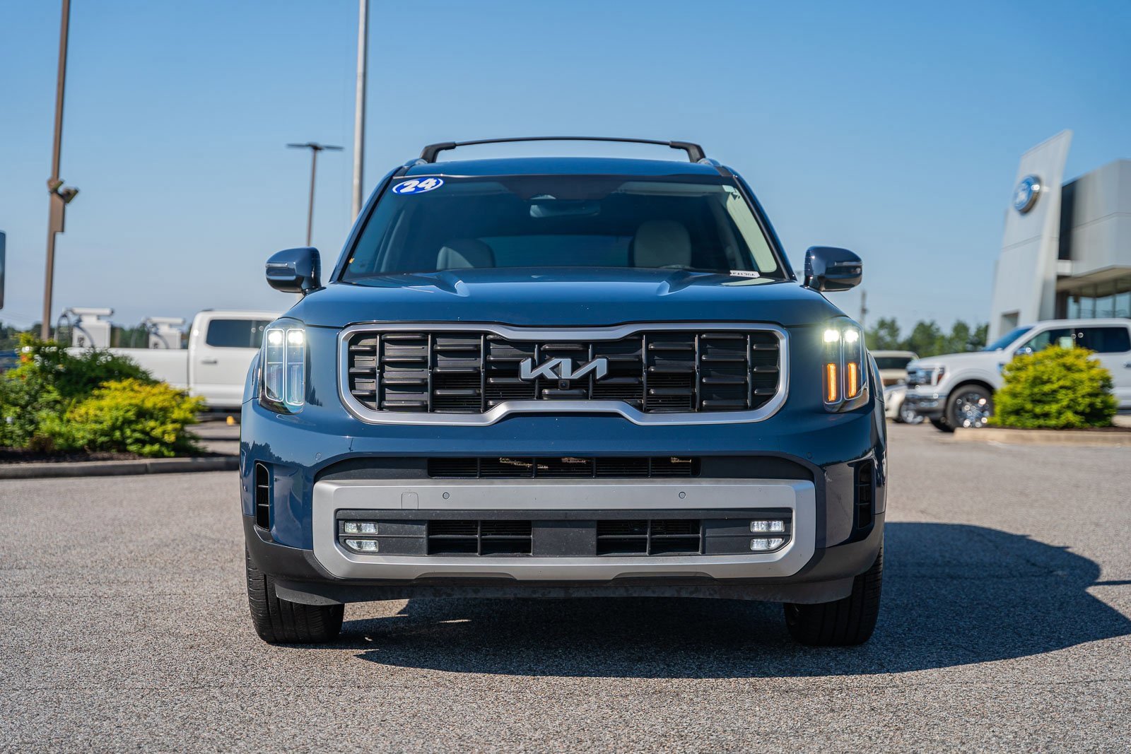 Used 2024 Kia Telluride SX w/ Towing Package image 8