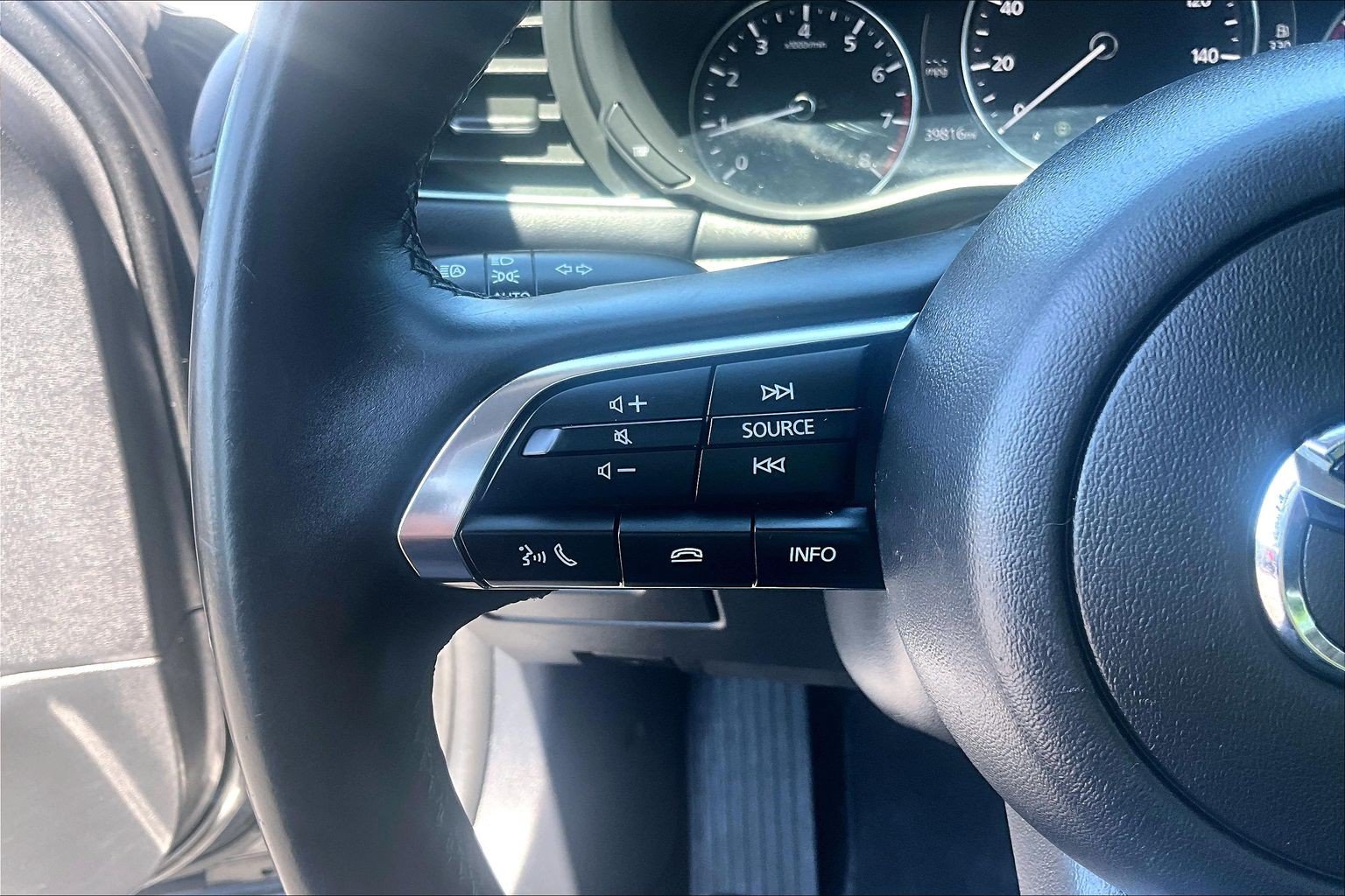 Used 2024 MAZDA MAZDA3 s FWD image 19
