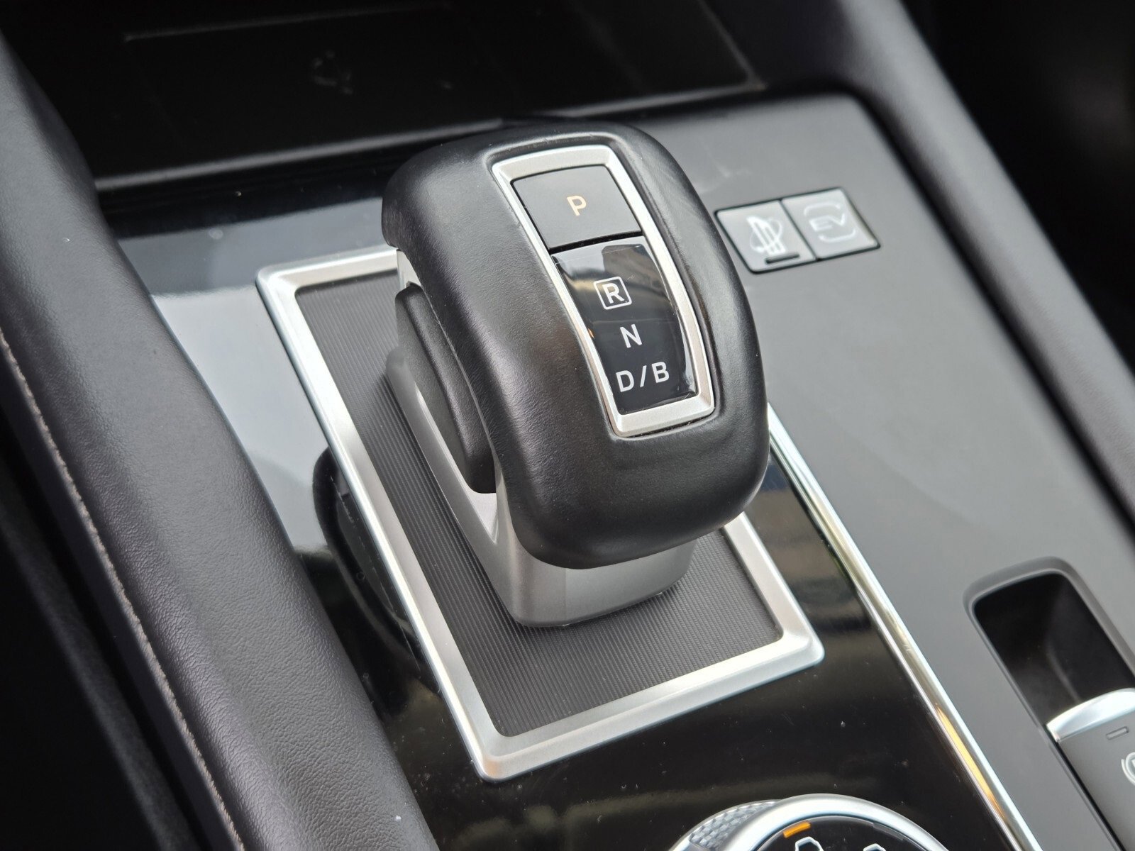 Used 2024 Mitsubishi Outlander 4WD Plug-In Hybrid image 24