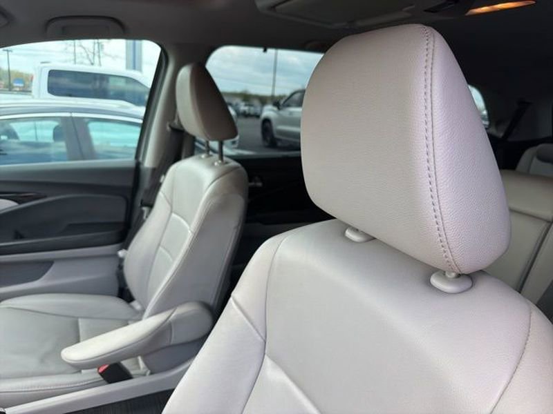 Used 2021 Honda Pilot Touring image 11