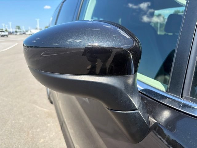 Used 2022 Chrysler Voyager LX FWD image 5