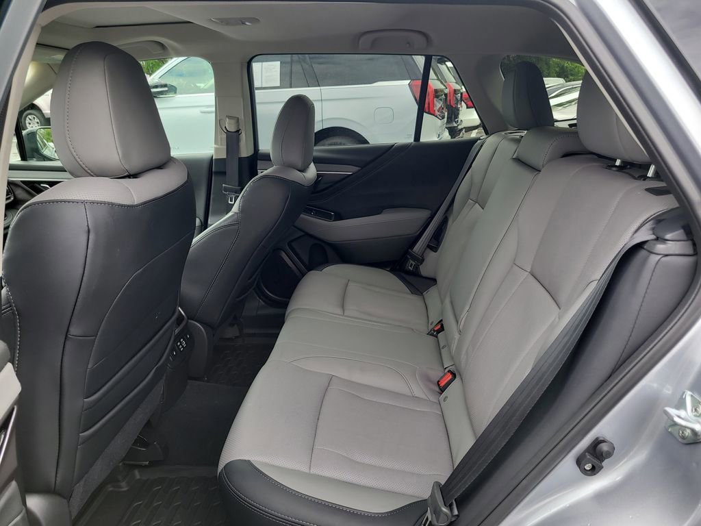 Used 2025 Subaru Outback Limited image 12