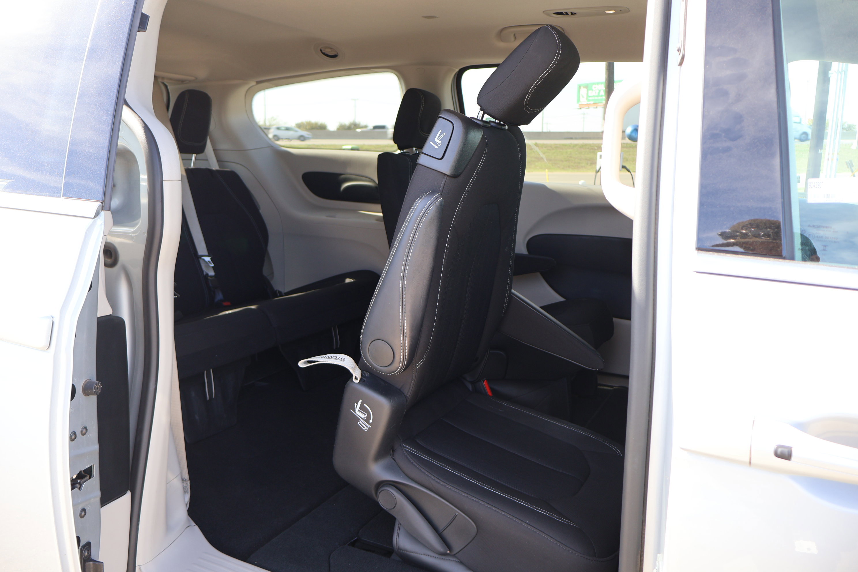 Used 2024 Chrysler Voyager LX image 35