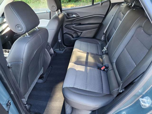 Used 2025 Chevrolet Trax LT FWD image 16