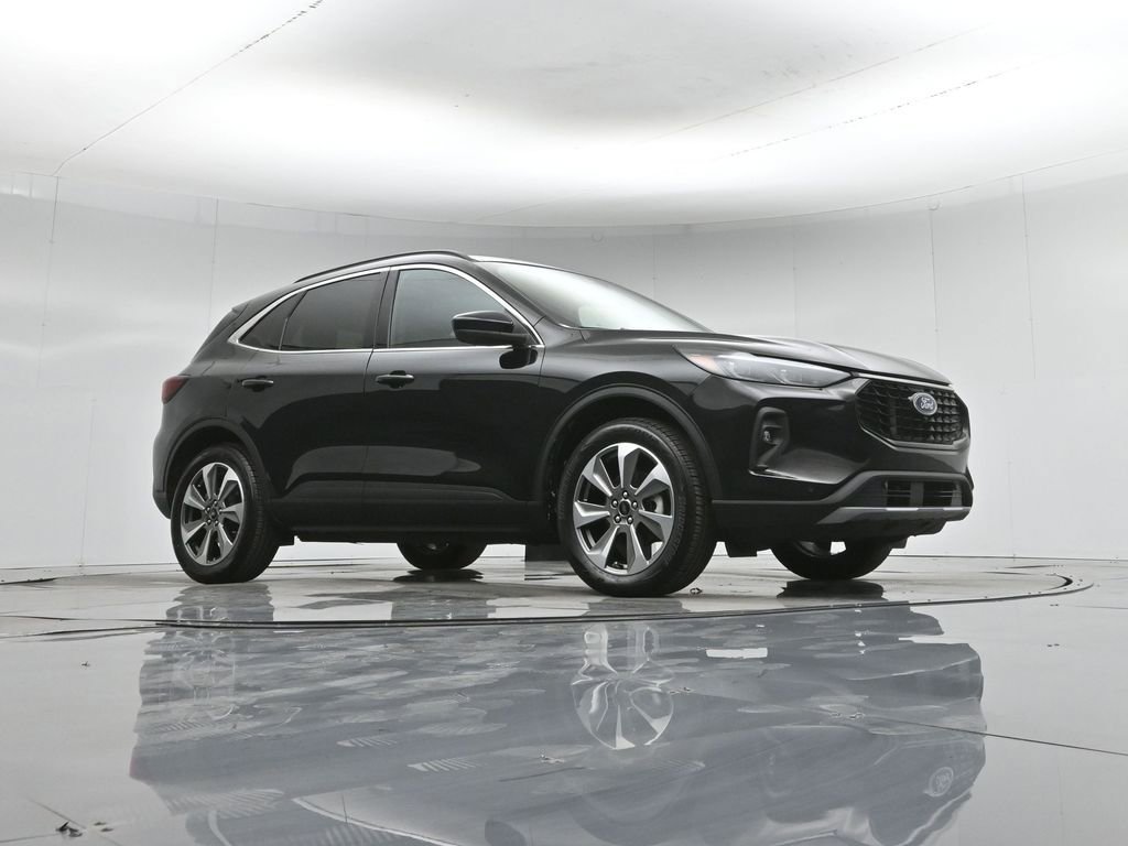 Certified 2025 Ford Escape Platinum w/ Premium Technology Package image 4