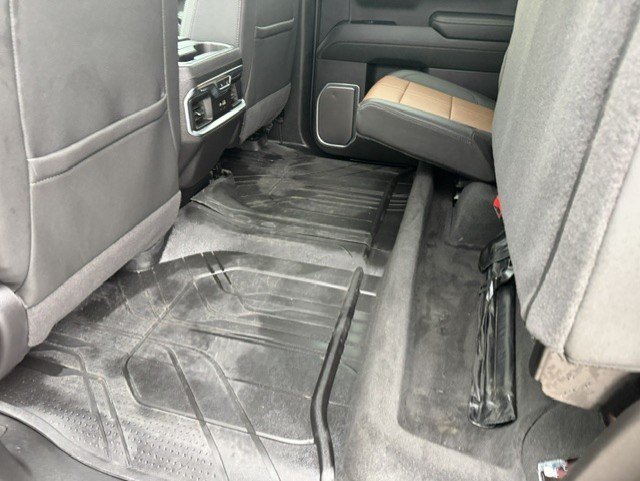 Used 2025 Chevrolet Silverado 1500 High Country AWD/4WD image 34