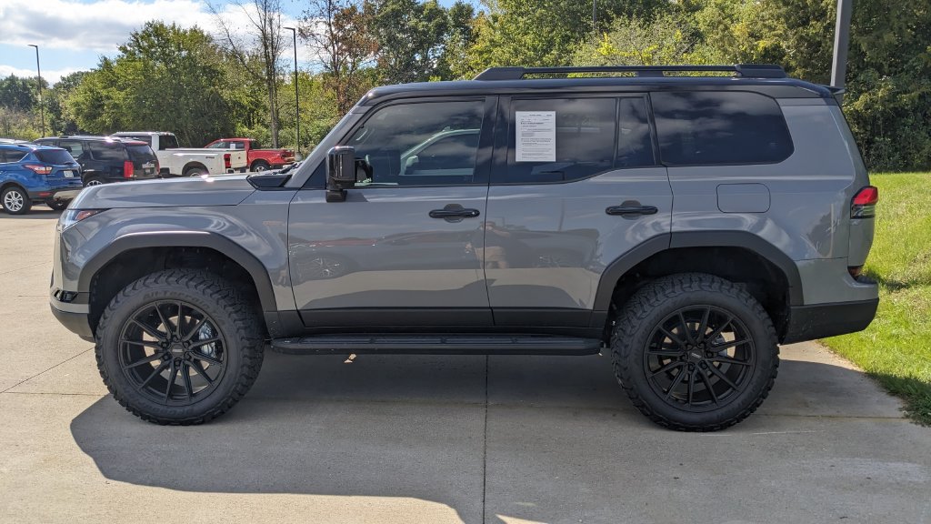 Used 2025 Lexus GX 550 AWD/4WD image 6