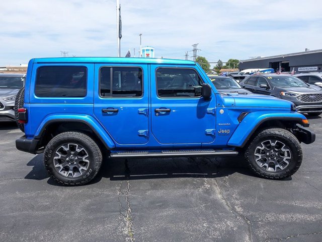 Used 2024 Jeep Wrangler Unlimited Sahara w/ Technology Group AWD/4WD image 11