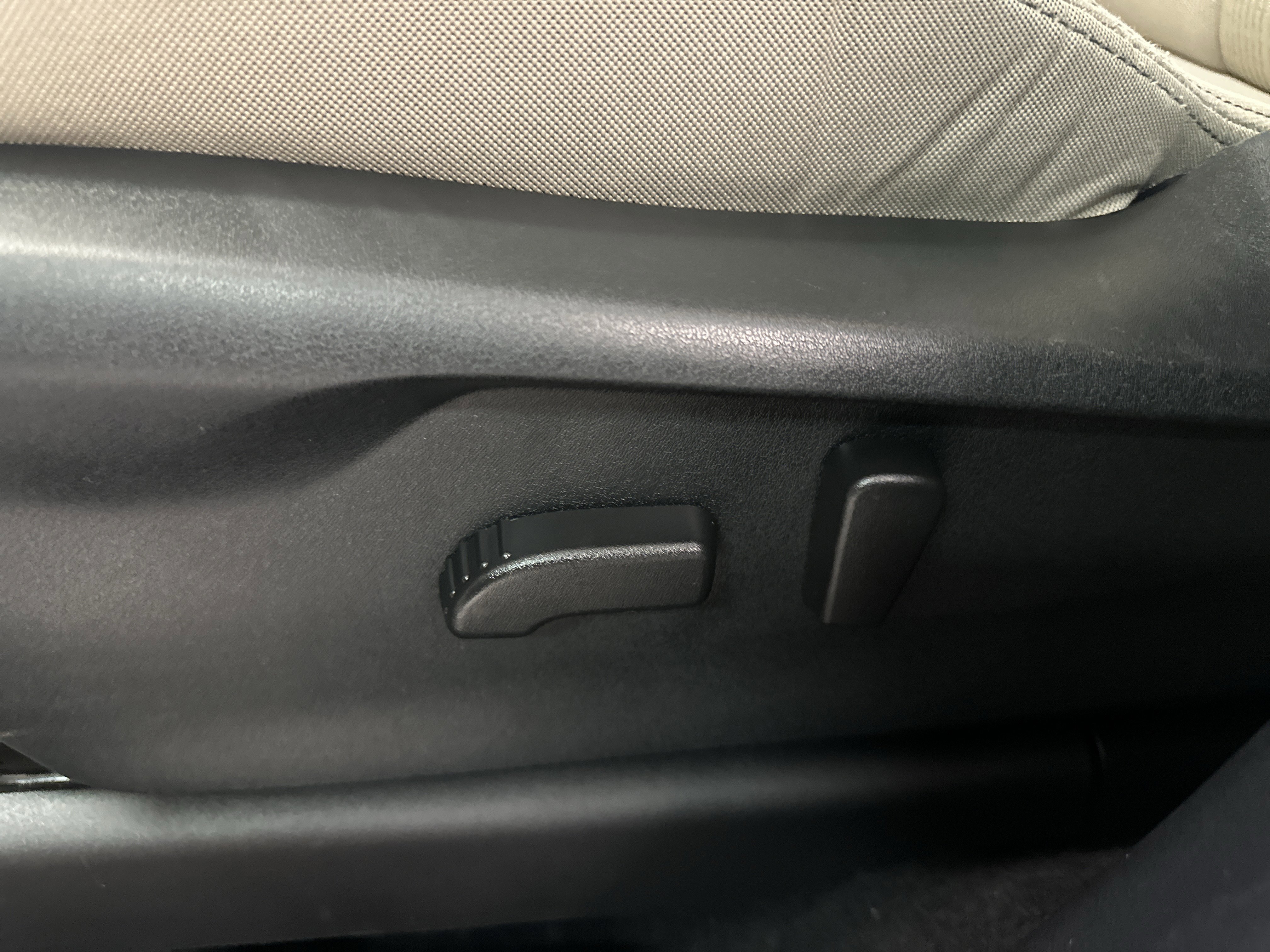 Used 2024 Subaru Ascent Premium w/ Convenience Package image 23