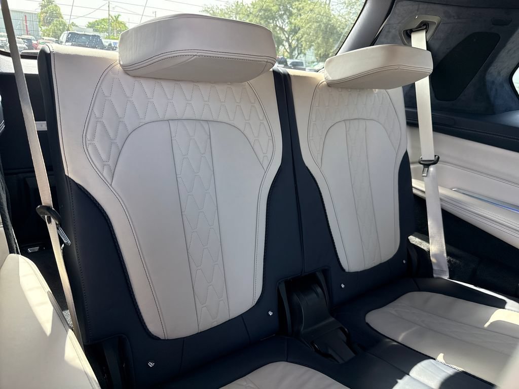 Used 2020 BMW X7 M50i AWD/4WD image 28