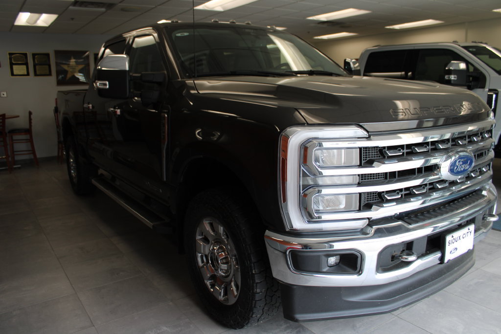 Certified 2024 Ford F350 Lariat w/ Chrome Package AWD/4WD image 3