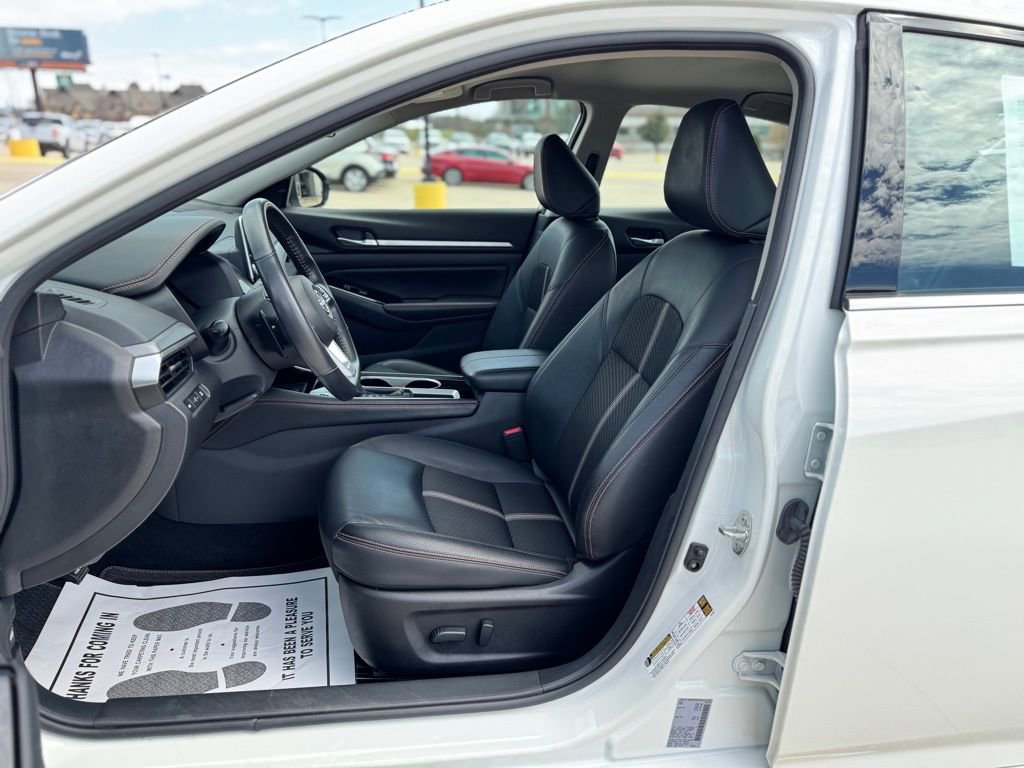 Used 2025 Nissan Altima 2.5 SR FWD image 12