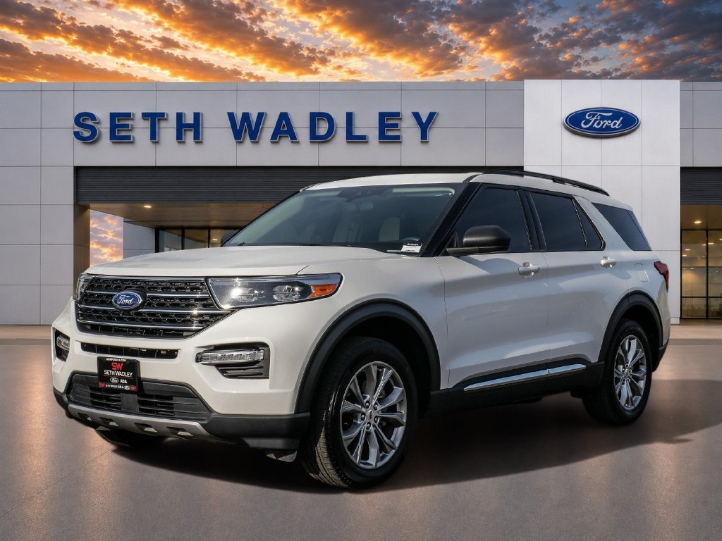 Certified 2023 Ford Explorer XLT w/ Equipment Group 202A AWD/4WD image 3