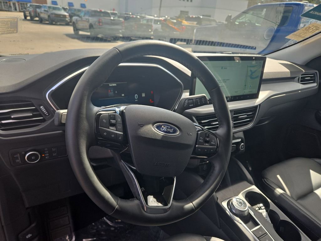 Certified 2025 Ford Escape Platinum AWD/4WD image 7