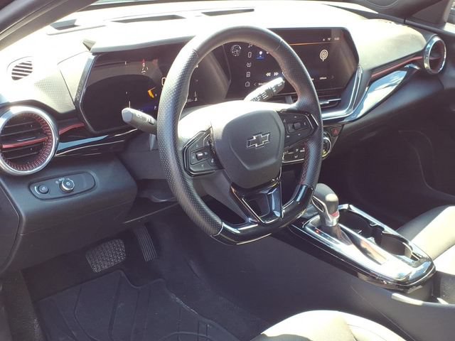 Used 2025 Chevrolet Trax RS w/ Driver Confidence Package FWD image 18