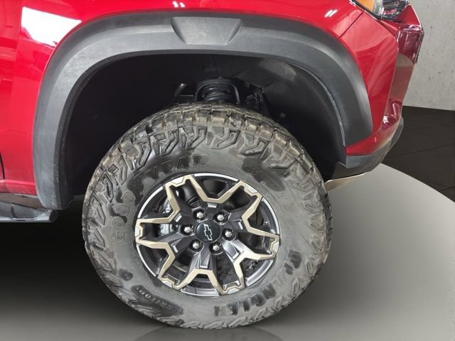 Used 2024 Chevrolet Colorado ZR2 w/ Technology Package AWD/4WD image 32