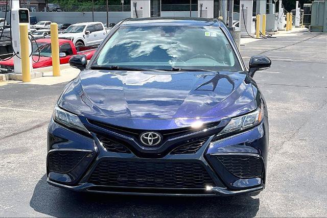 Used 2022 Toyota Camry SE FWD image 3
