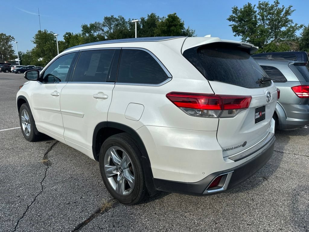 Used 2019 Toyota Highlander Limited AWD/4WD image 3