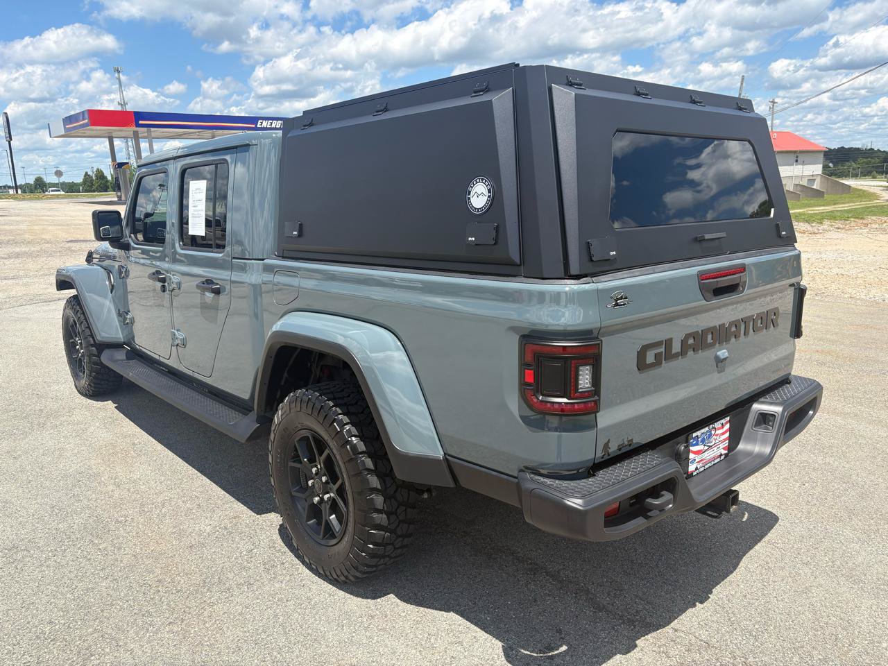 Used 2025 Jeep Gladiator Sport AWD/4WD image 5