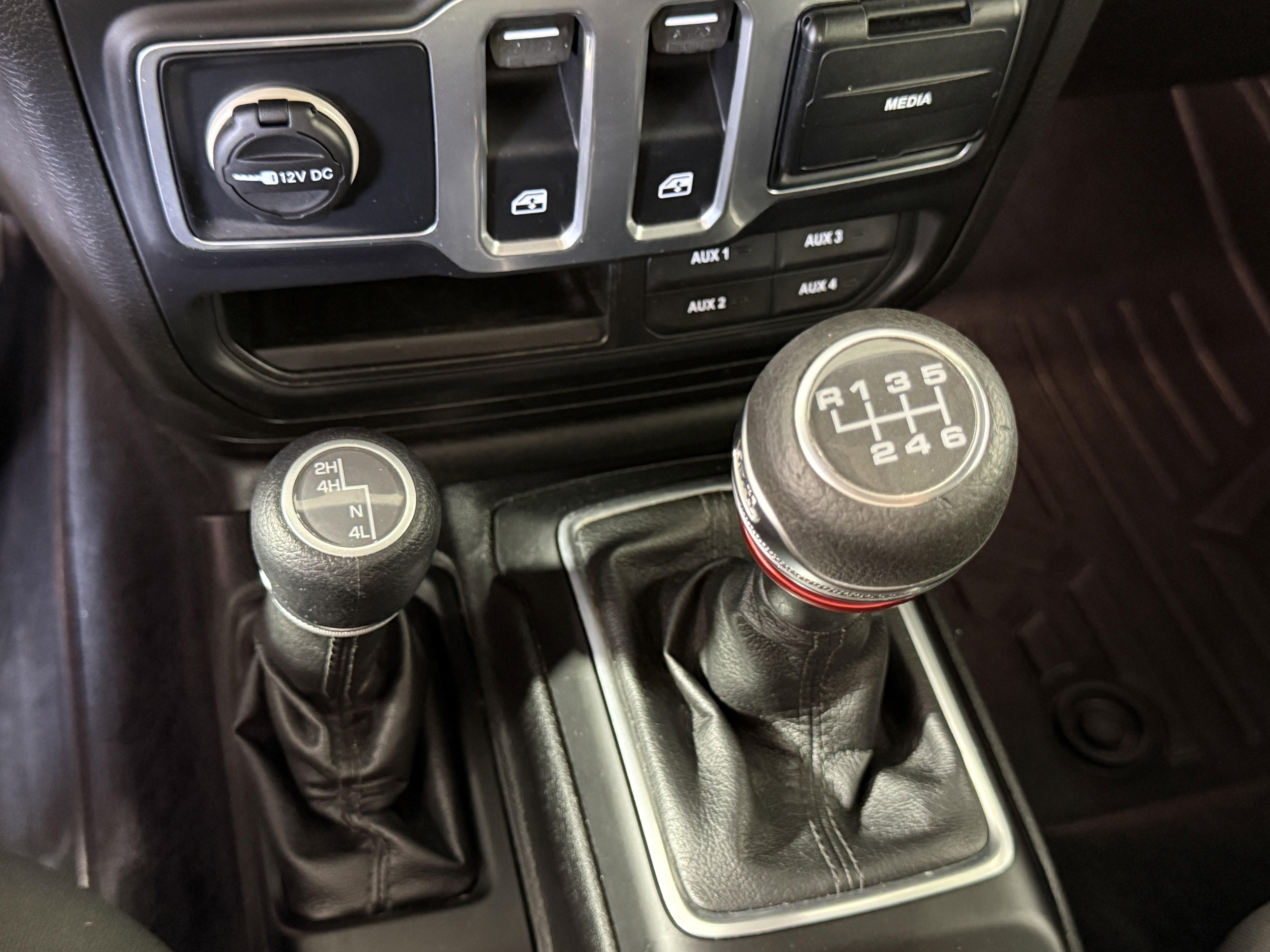 Used 2018 Jeep Wrangler Sport AWD/4WD image 23
