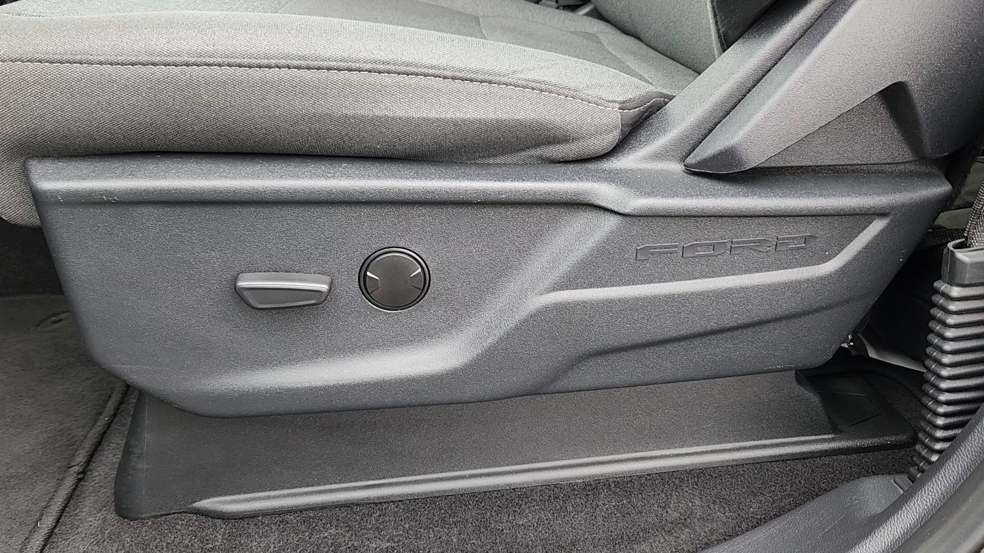 Certified 2025 Ford F150 XLT w/ Equipment Group 301A Standard image 9