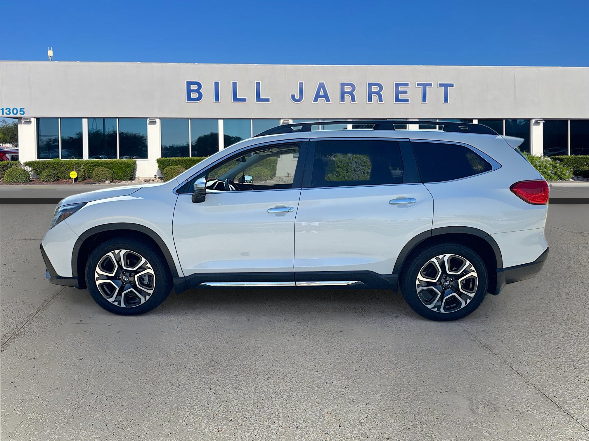 Used 2023 Subaru Ascent Touring AWD/4WD image 4