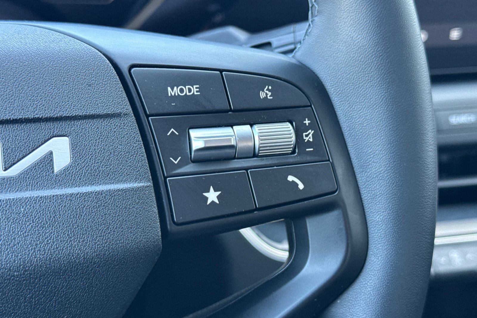 Used 2025 Kia K4 EX FWD image 26