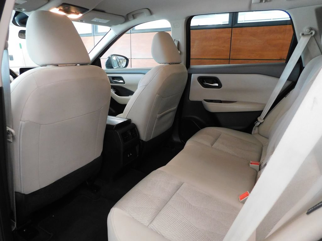 Used 2025 Nissan Rogue SV AWD/4WD image 37