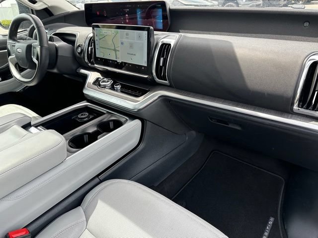 Certified 2025 Ford Expedition Platinum w/ Platinum Ultimate Package AWD/4WD image 8