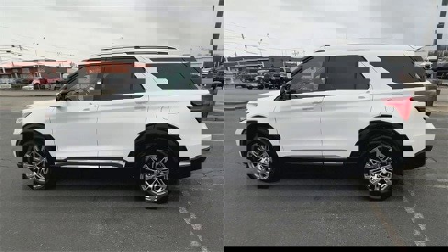 Certified 2025 Ford Explorer Platinum image 4