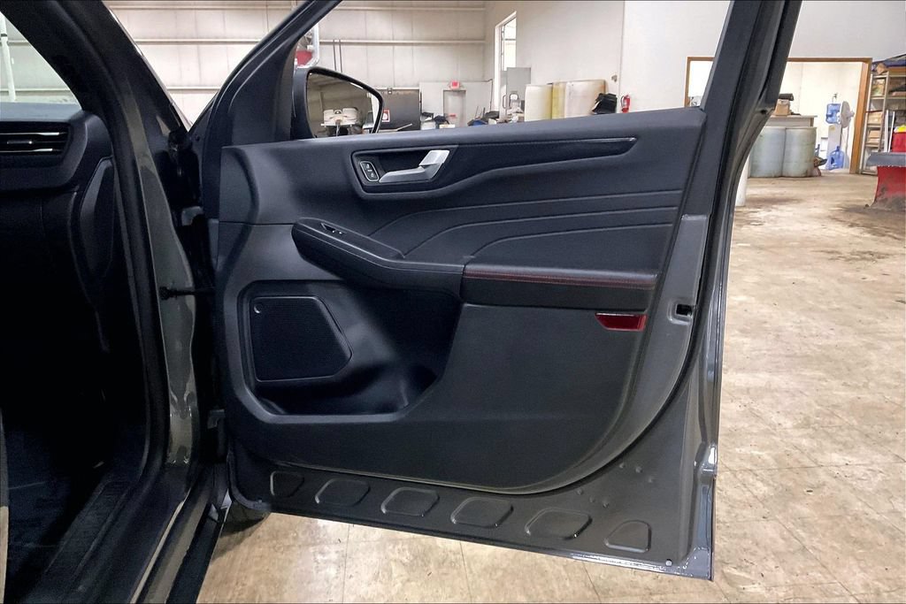 Certified 2025 Ford Escape ST-Line Elite AWD/4WD image 22