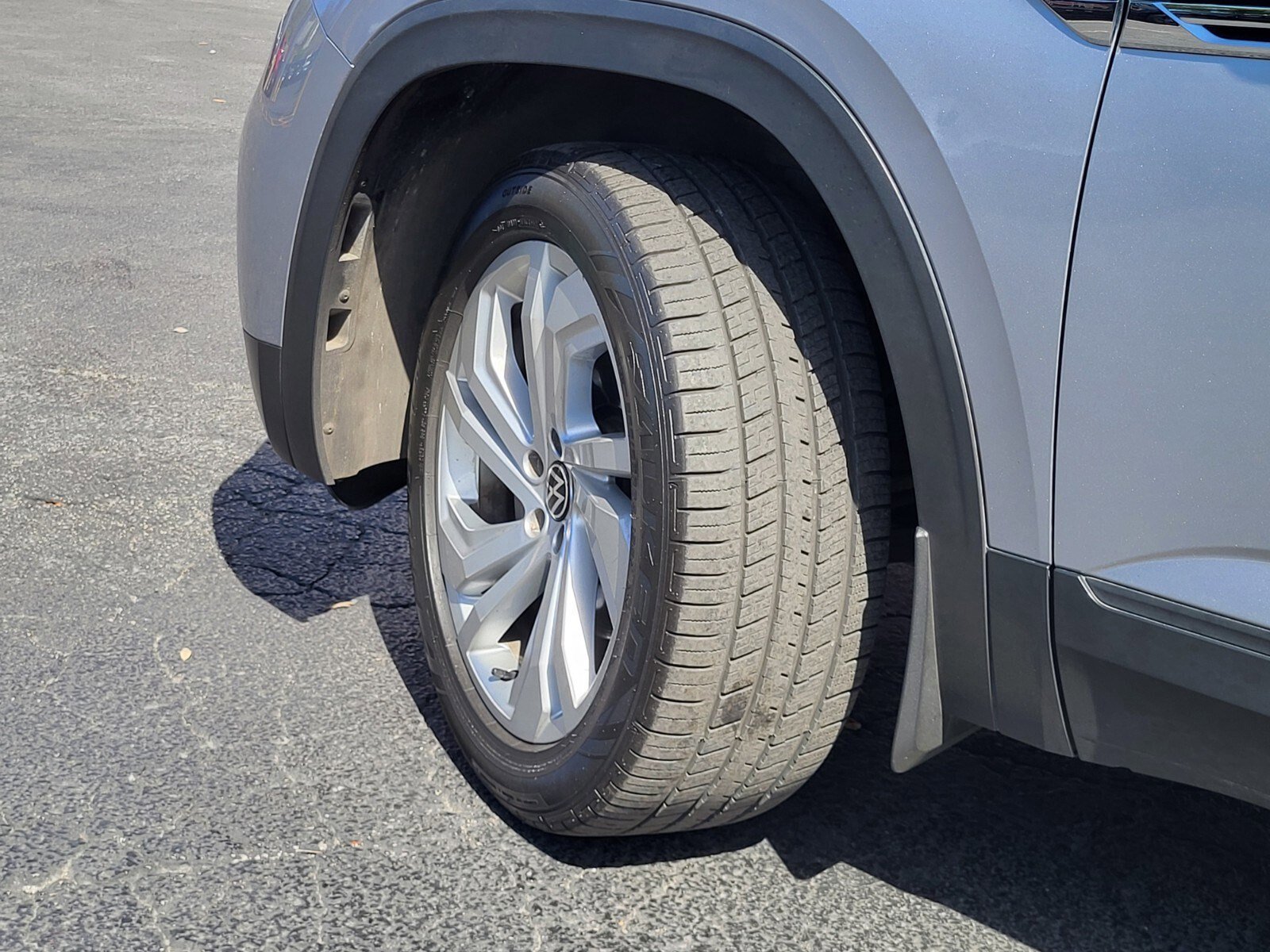 Used 2020 Volkswagen Atlas Cross Sport SEL image 32