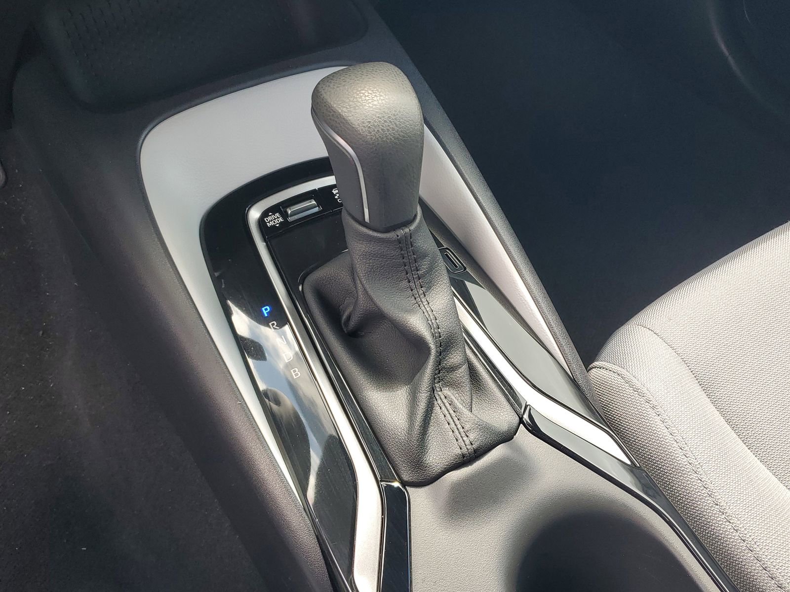 Used 2025 Toyota Corolla SE FWD image 26