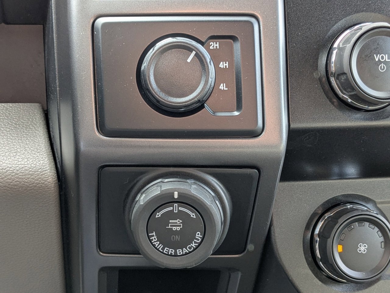 Certified 2020 Ford F150 XLT w/ Trailer Tow Package image 25