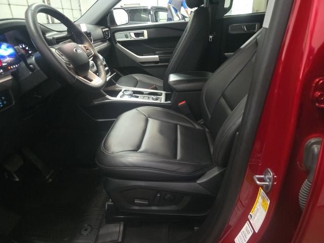 Certified 2024 Ford Explorer XLT w/ Equipment Group 202A AWD/4WD image 15