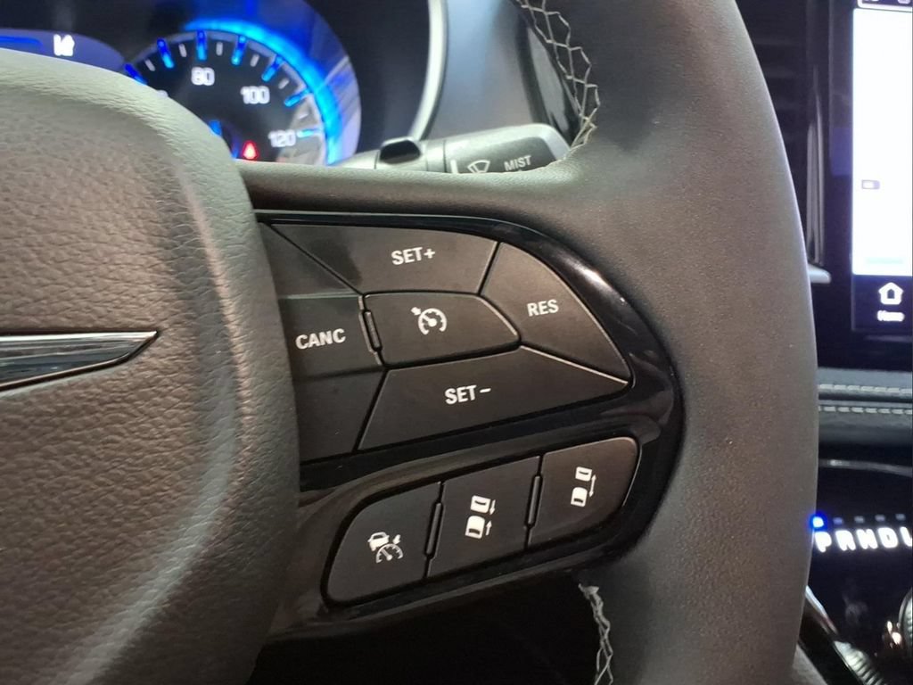 Used 2025 Chrysler Pacifica Limited FWD image 23