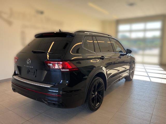 Used 2024 Volkswagen Tiguan SE R-Line FWD image 3